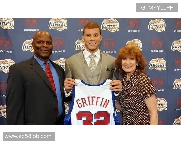 足球球星与白人妻子携手共度人生旅程她们背后的故事与感动