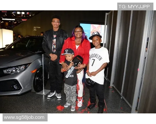 帕尼尼足球卡肥包收藏热潮兴起球迷市场再掀新高潮